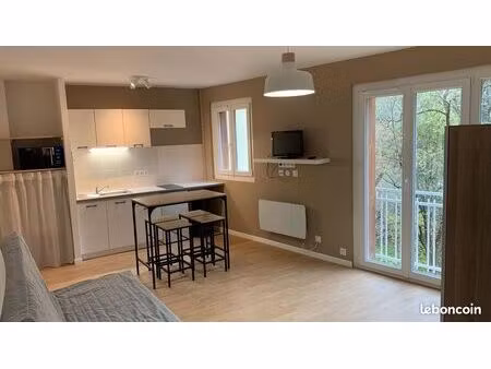 studio 1 pièce 28 m²