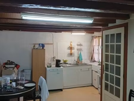 maison avec devant de porte et dependance
