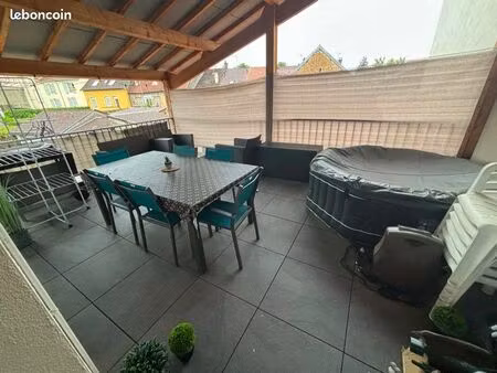 f1 avec grande terrasse centre ville