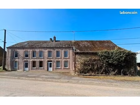 ensemble immobilier type fermette  composé de deux habitations avec dépendances - sur ± 13