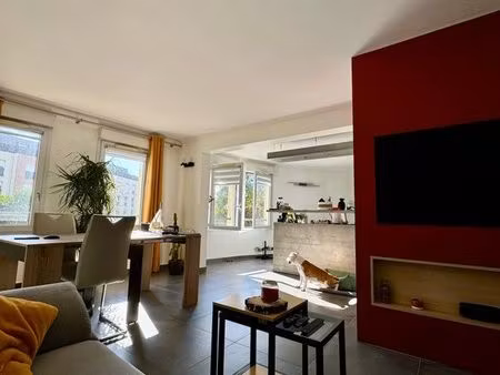 appartement t3 refait à neuf  grand box