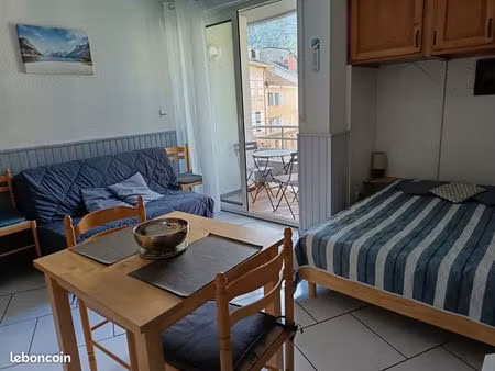 studio 25 m² lumineux et chaleureux avec vue dégagée à ax les thermes