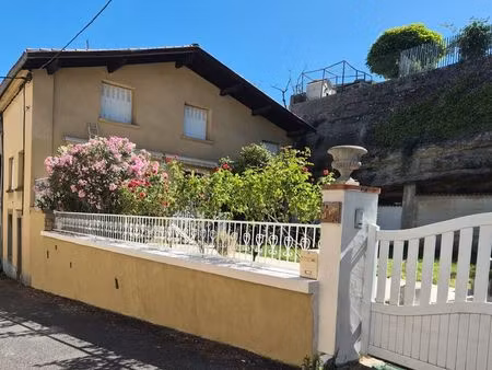 jolie maison de village