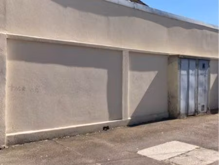 petit local de 65 m2 à rénover