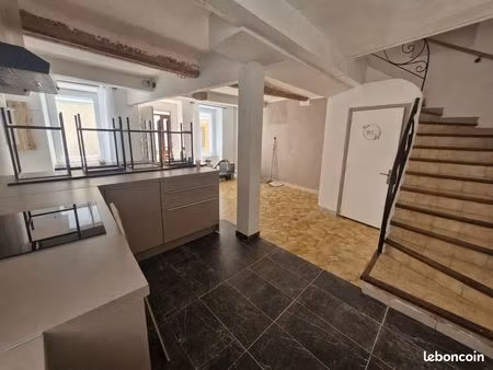 t4 - maison de village
