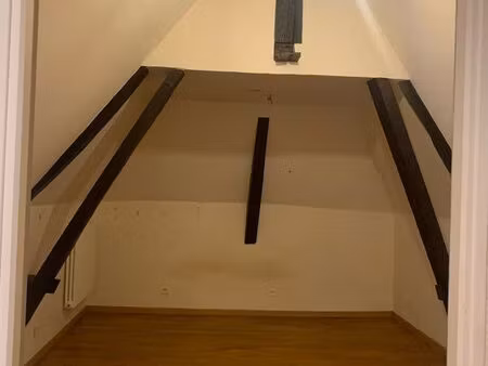 immeuble avec appartement et salon de coiffure