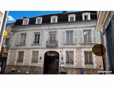 immeuble 20 pièces 762 m²