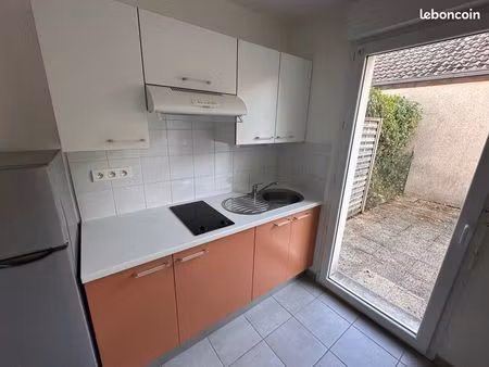 troyes studio lumineux avec parking privé/ terrasse