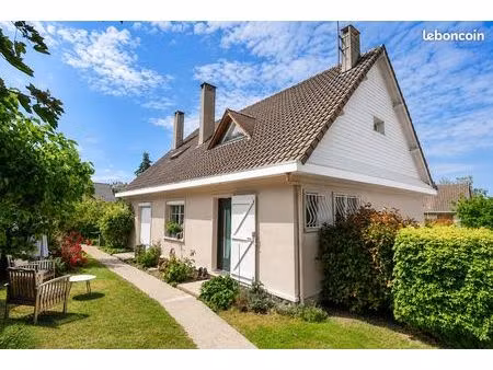 maison 5 pièces 1138 m²