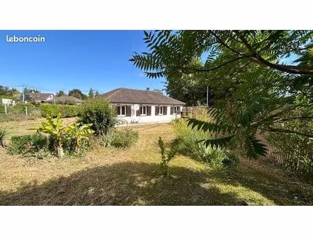 maison t4 de plain-pied – 3 chambres – jardin 772 m² – garage – fenêtres et porte de garag