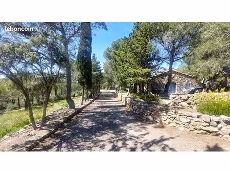 leucate proche  mas de 200 m2 en deux parties sur 6500m2 avec piscine