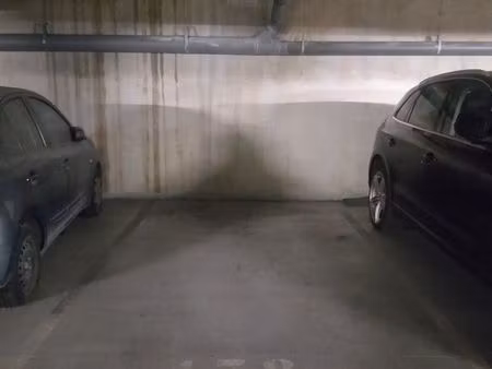 à louer – place de parking en 1er sous-sol – saint-ouen-sur-seine