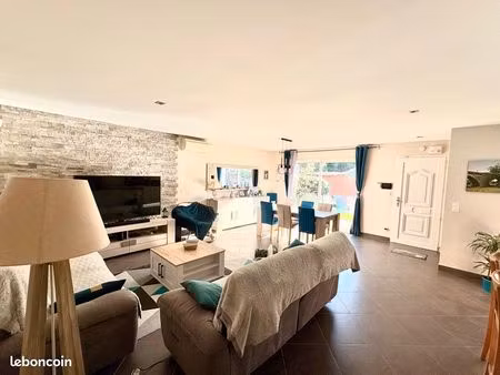 maison 138m2 4 chambres + garage 138m2 + piscine – montlegun – panneaux solaires