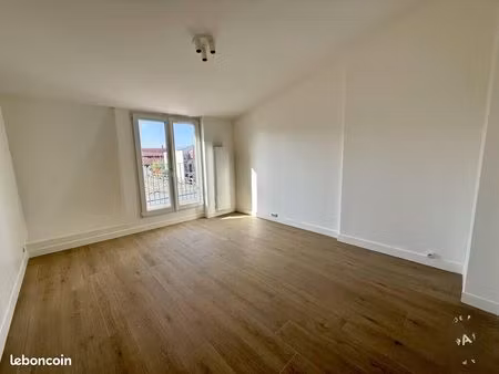 chambre 5 pièces 178 m²