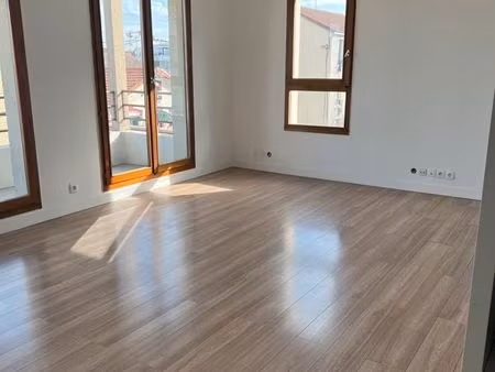 appartement f3 meublé - 60 m² - balcon - box fermé