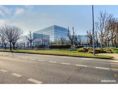 bureaux 459 m² cergy