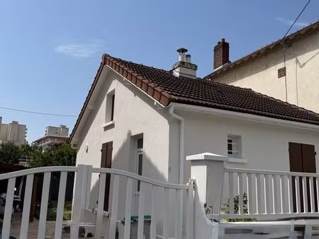 location maison jardin et emplacement de parking