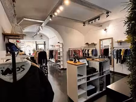 boutique 57 m² bastia