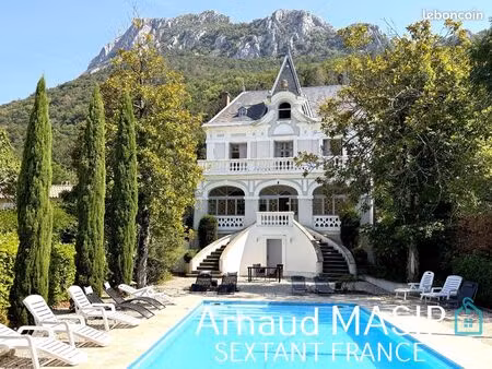 château 10 pièces 294 m²