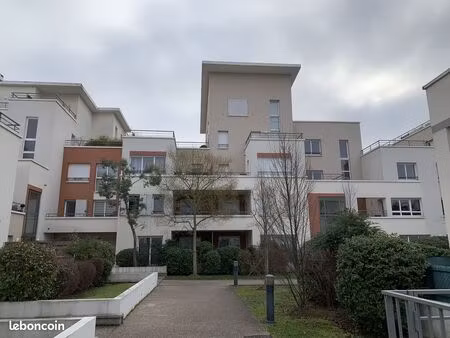 studio 1 pièce 28 m²