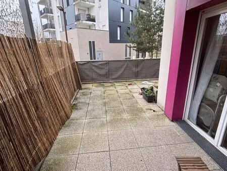 à louer – beau t2 de 45 m² avec grande terrasse et parking – ris-orangis (proche gare rer)