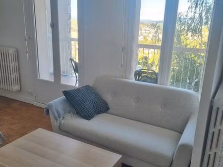 grand studio avec balcon centre ville