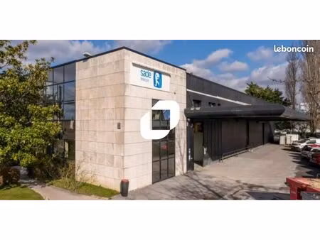 local d'activité 2 596 m²