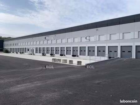local industriel 8 018 m²