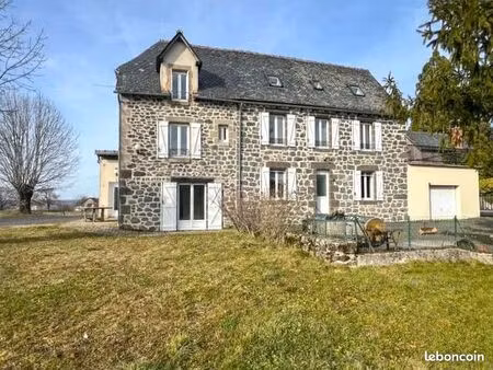 mur-de-barrez – belle demeure en pierre avec fort potentiel