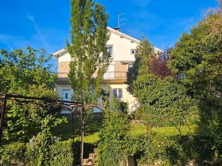 grande maison divisée en 3 logements