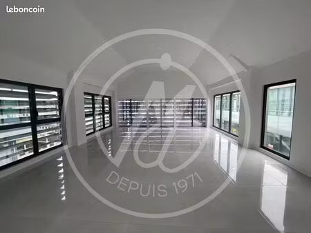 bureaux 76 m² baie-mahault