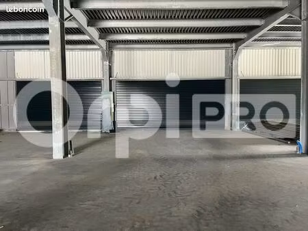local commercial 210 m²