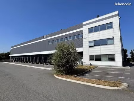 local d'activité 6 897 m²