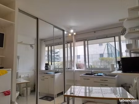 vend chambre de service neuilly sur seine