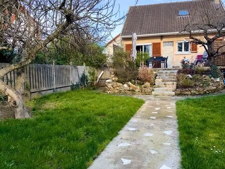 très belle maison familiale avec jardin