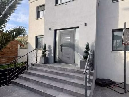 maison individuelle avec dépendance