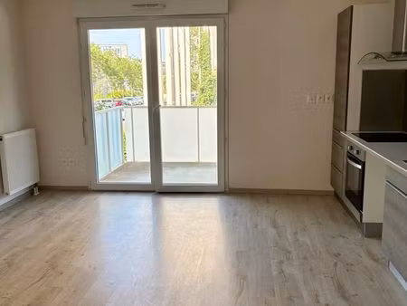appartement t3 avec balcon et parking — quartier la délivrande  caen