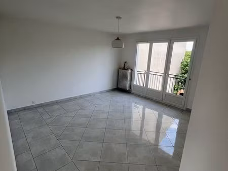 maison avec 3 chambre disponible tout de suite