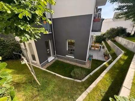 3 pièces de 75 m² - jardin de 95 m² - dpe b - orientation sud - sans vis à vis