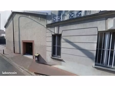 bureau 157 m²