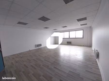 bureau 1 222 m²