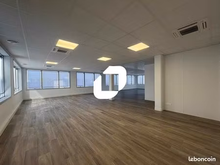 bureau 135 m²