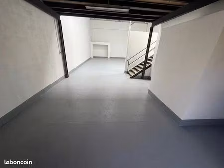 local 250 m² drancy