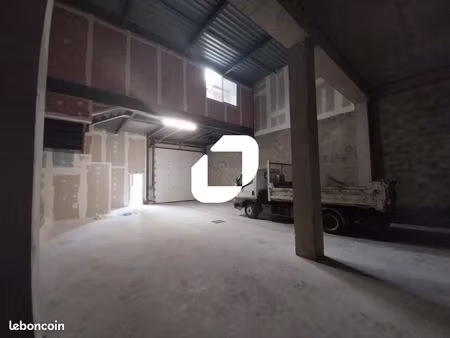 local d'activité 1 852 m²