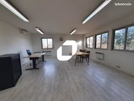 local d'activité 1 612 m²