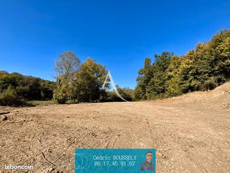 terrain 4000 m² saintes