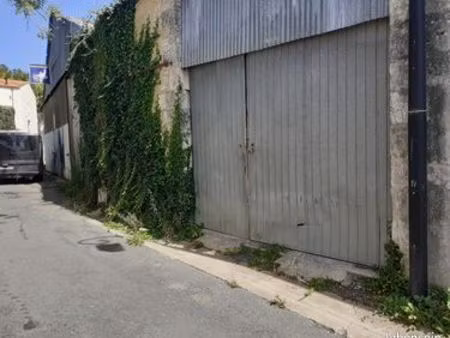 dependance de et hangar 527 m2