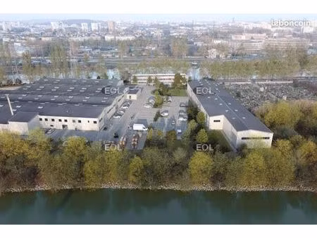 local industriel 1 814 m²