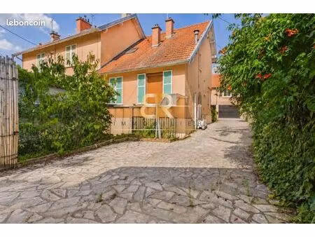 maison 5 pièces 210 m²