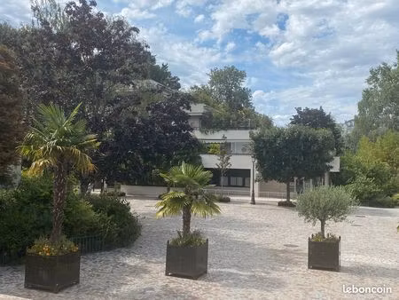 3 pièces sur l'ile de la jatte